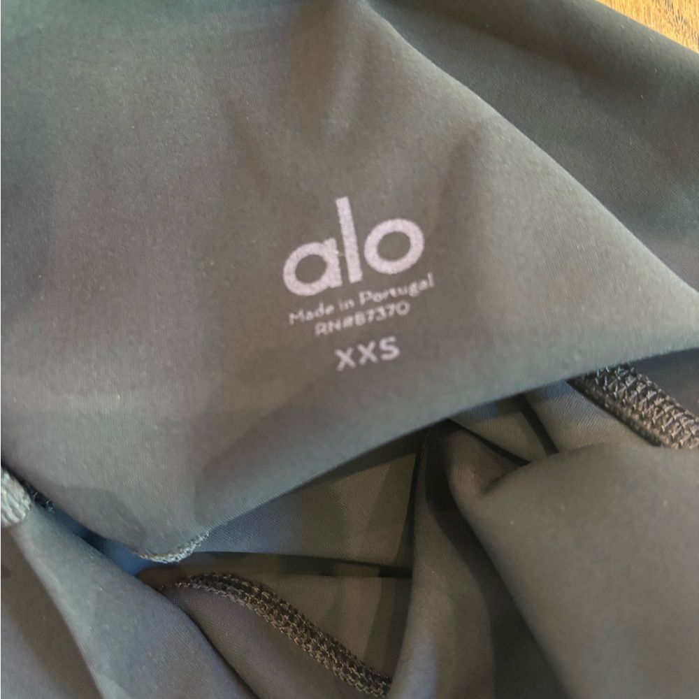 ALO Yoga - Picture 3 of 3